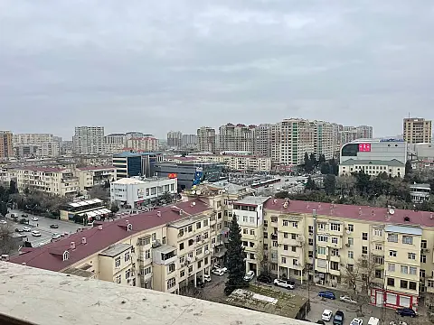Satılır 4 otaqlı mənzil 175 m²