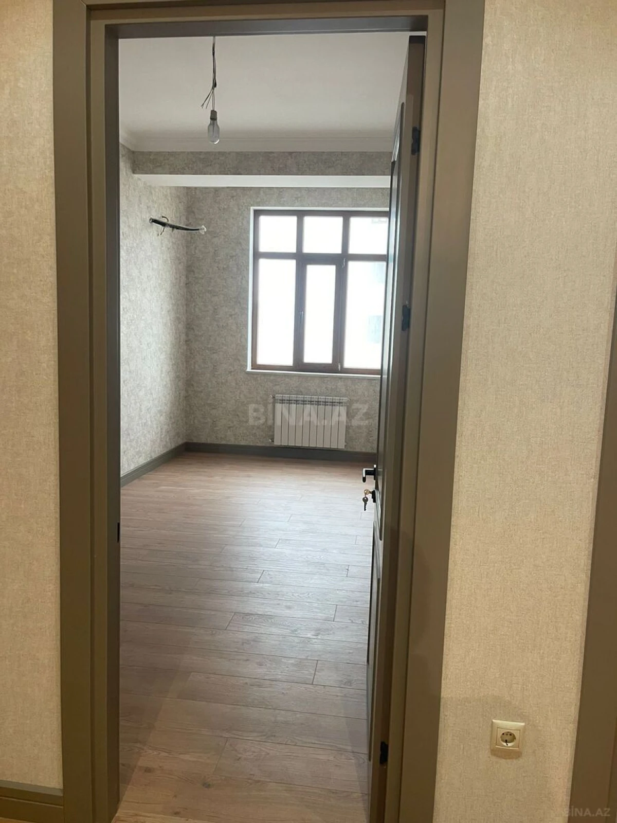 Satılır 4 otaqlı mənzil 175 m²