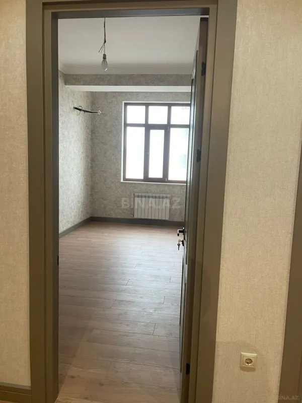 Satılır 4 otaqlı mənzil 175 m²