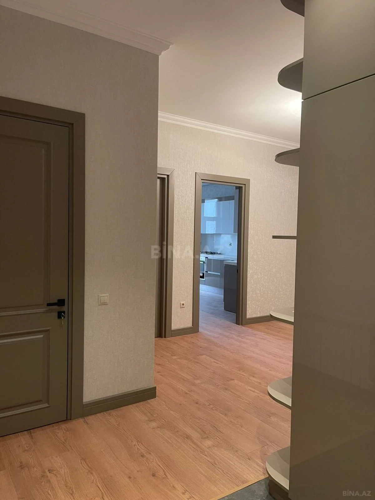 Satılır 4 otaqlı mənzil 175 m²
