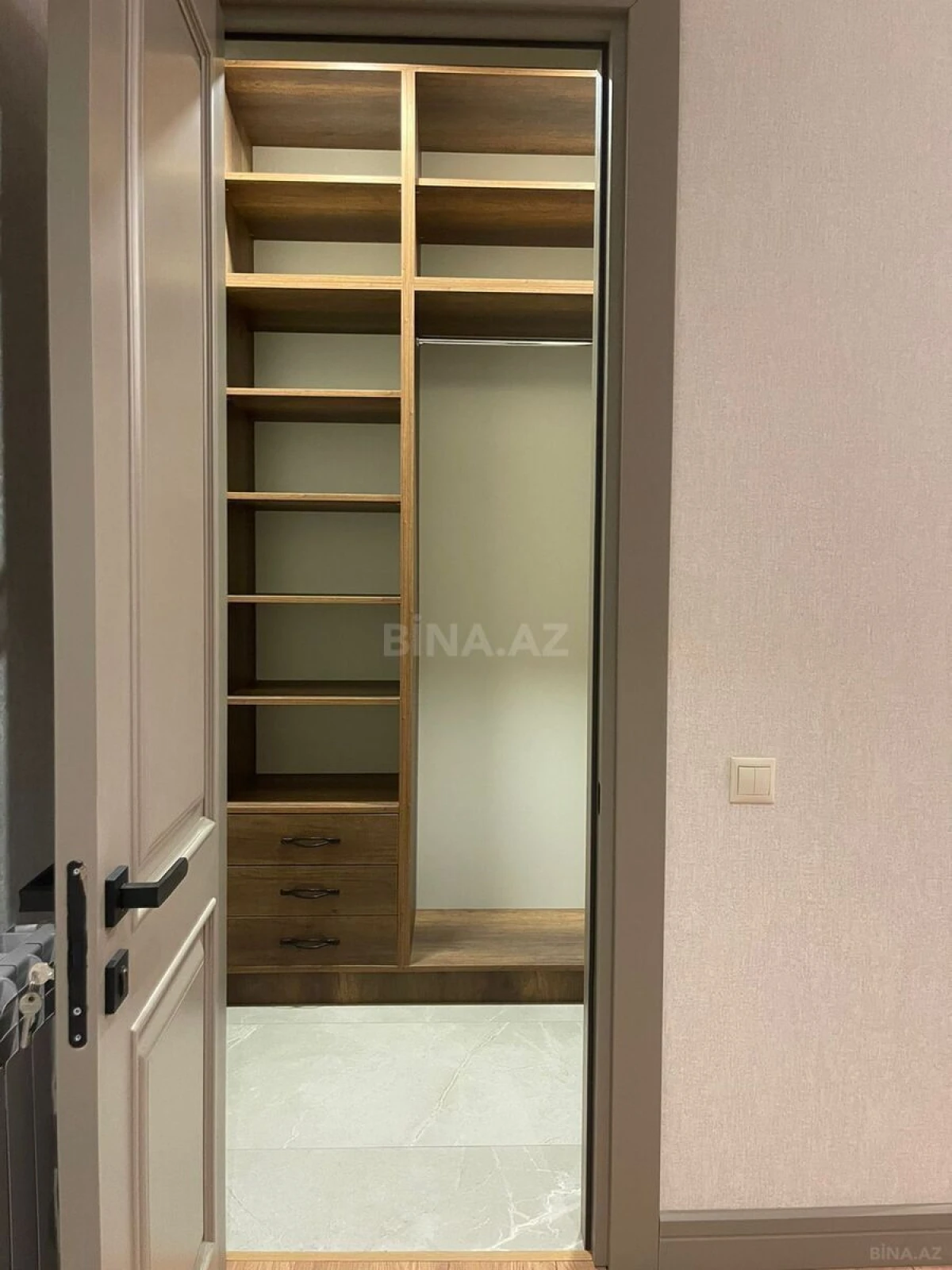 Satılır 4 otaqlı mənzil 175 m²