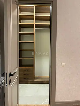 Satılır 4 otaqlı mənzil 175 m²