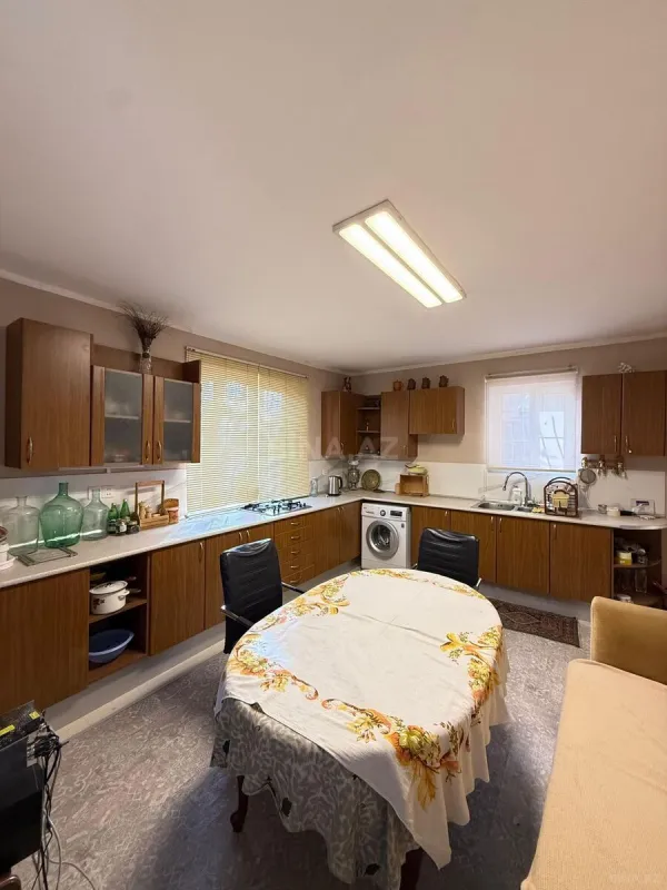 Satılır 5 otaqlı həyət evi 250 m²