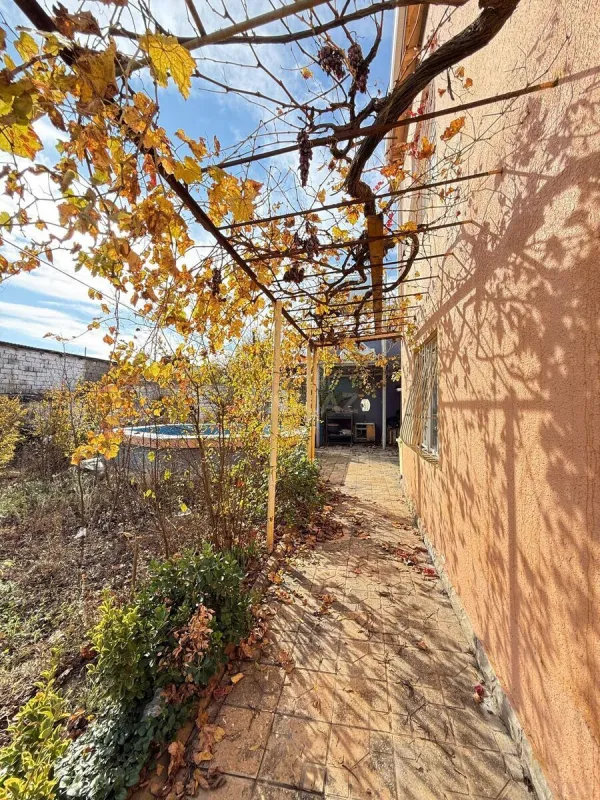 Satılır 5 otaqlı həyət evi 250 m²