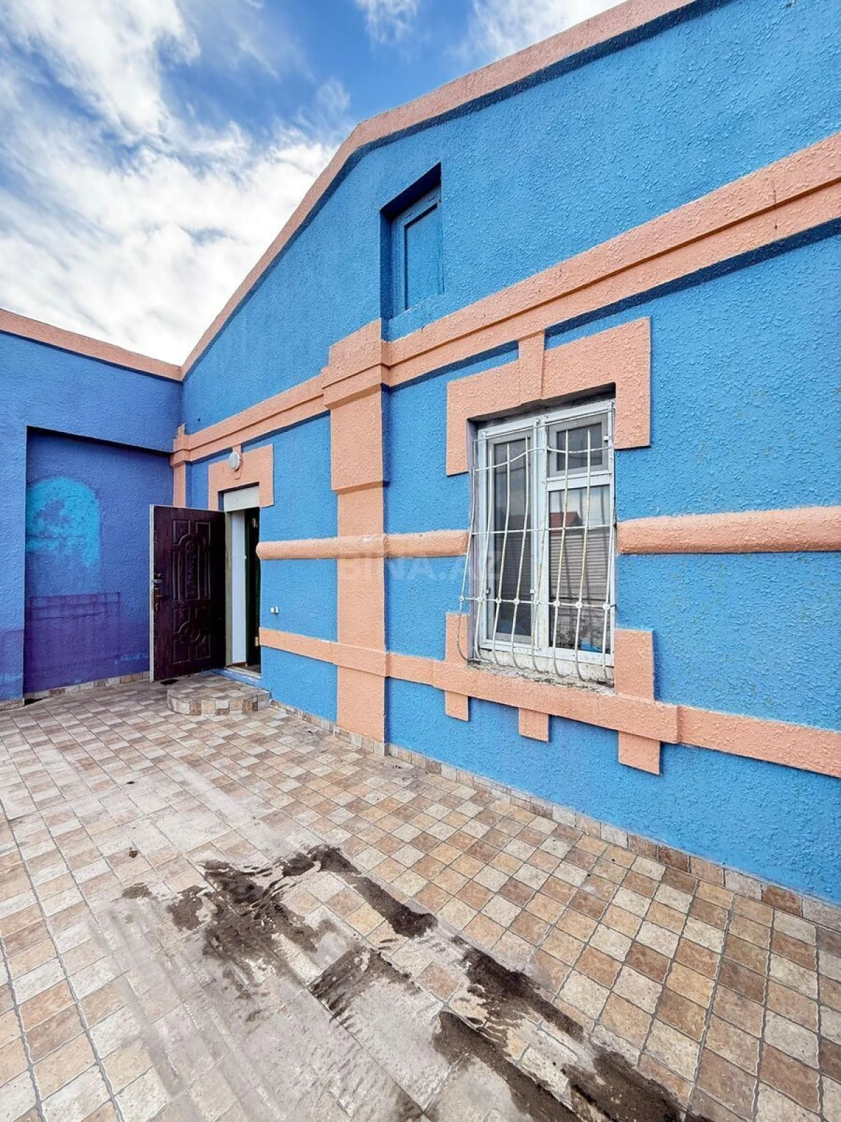 Satılır 5 otaqlı həyət evi 250 m²