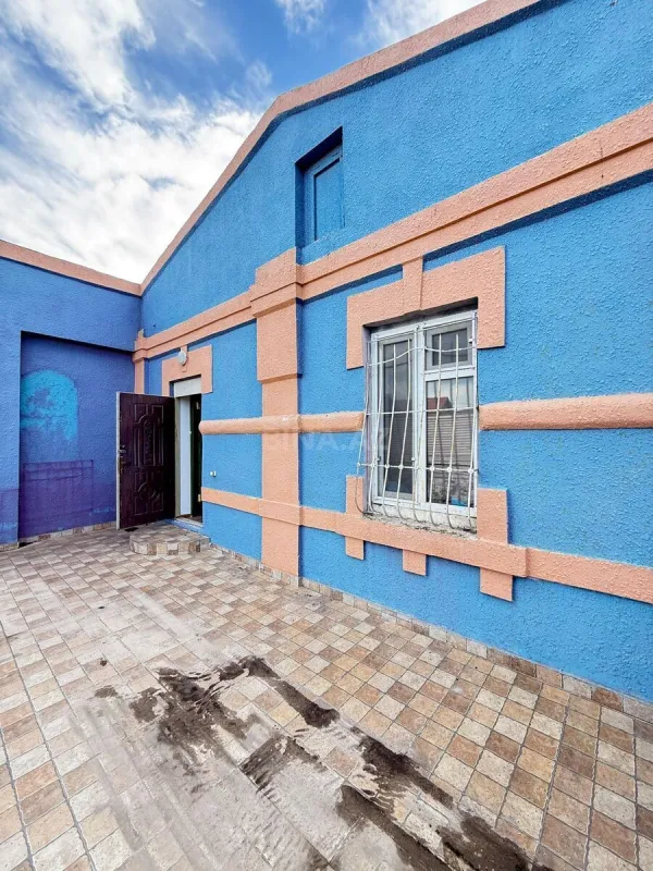 Satılır 5 otaqlı həyət evi 250 m²