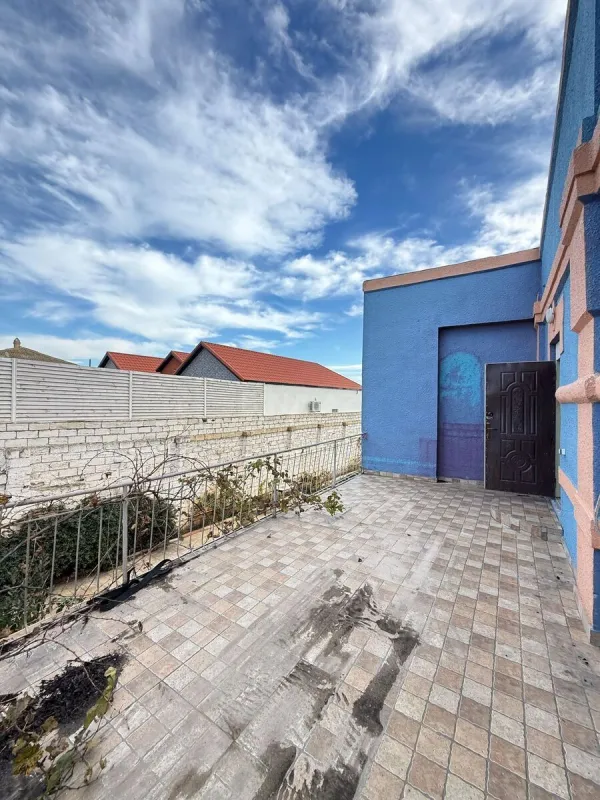 Satılır 5 otaqlı həyət evi 250 m²