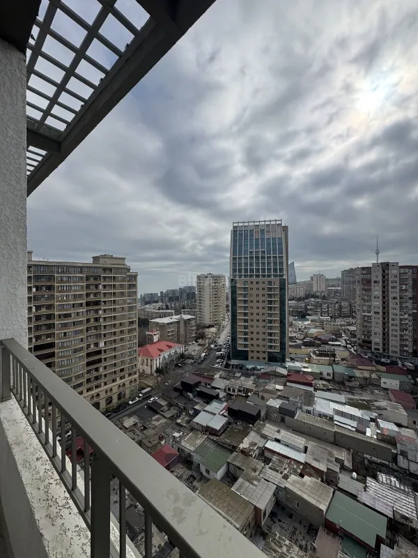 Satılır 5 otaqlı mənzil 280 m²