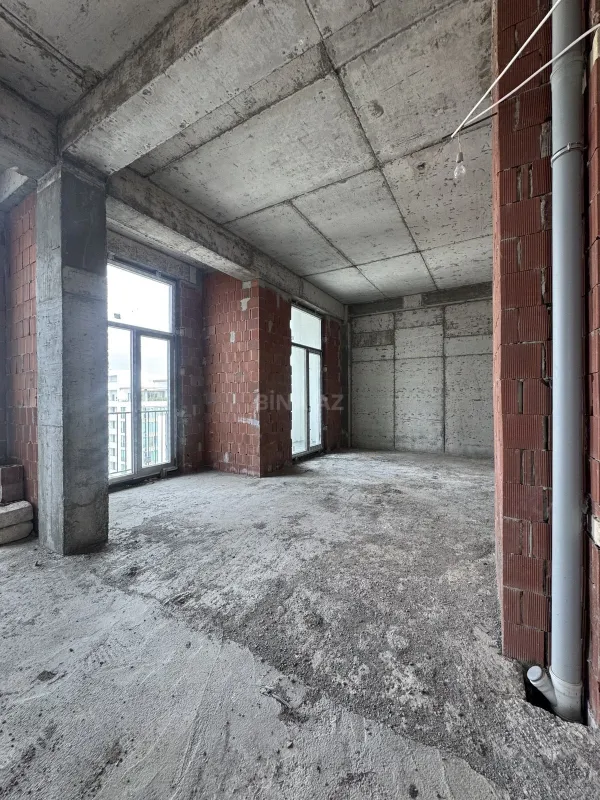 Satılır 5 otaqlı mənzil 280 m²