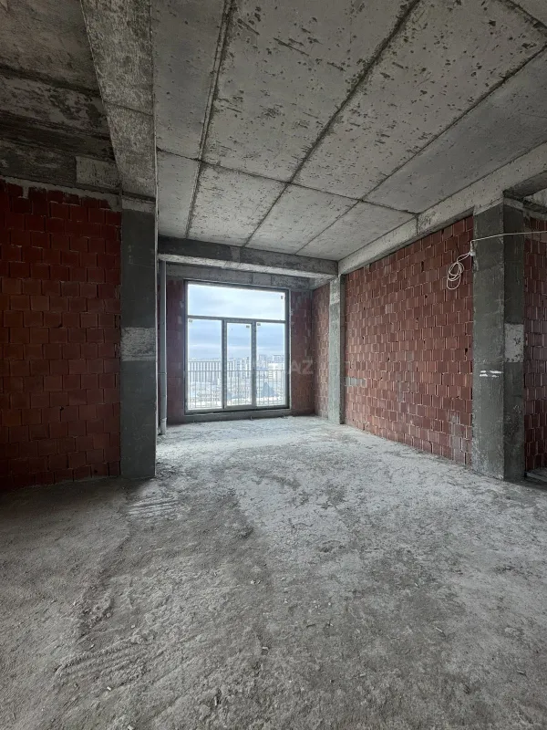 Satılır 5 otaqlı mənzil 280 m²