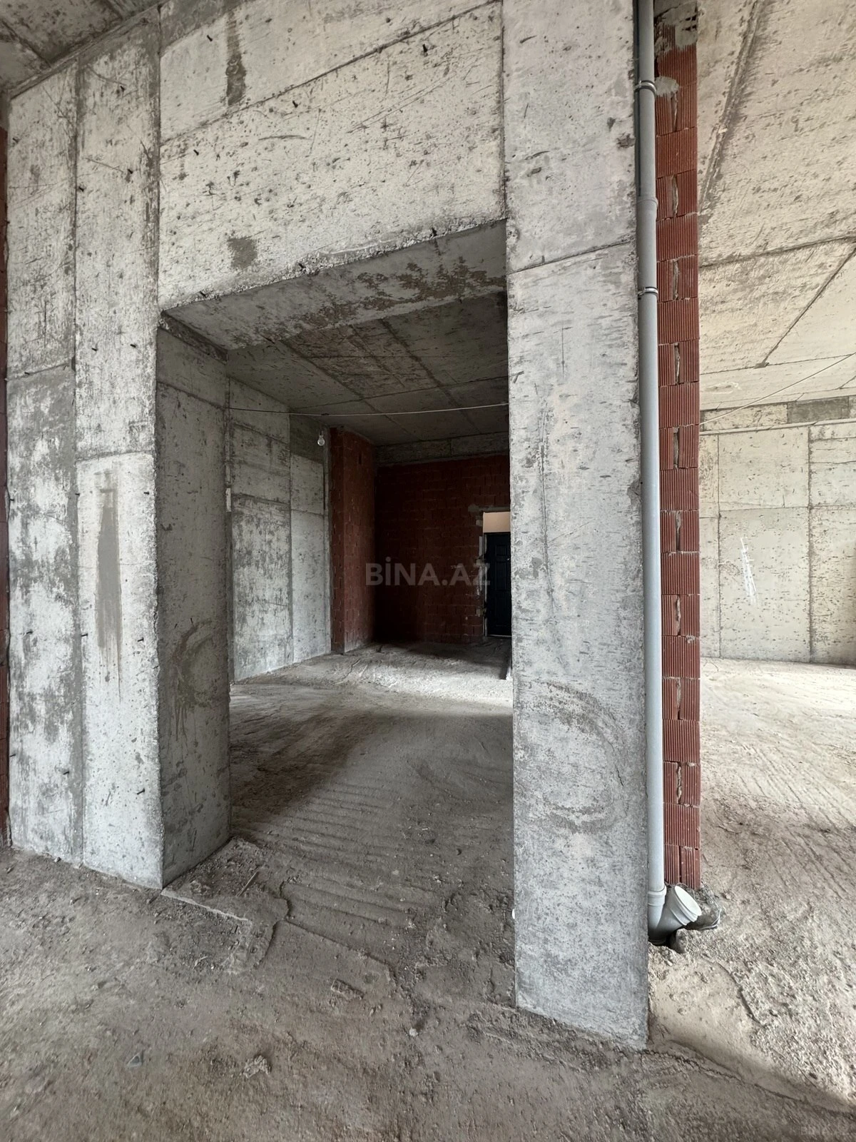 Satılır 5 otaqlı mənzil 280 m²