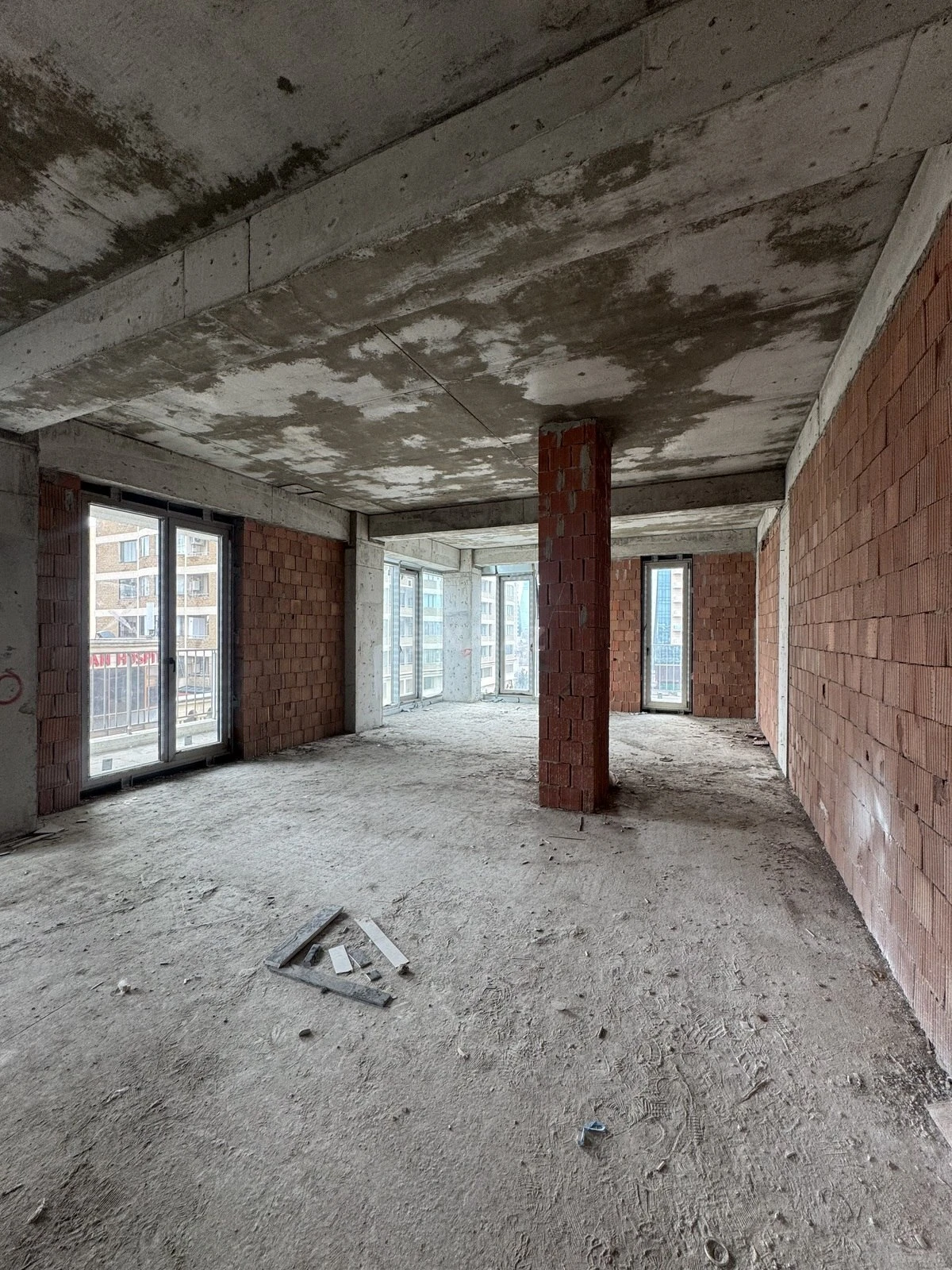 Satılır 3 otaqlı mənzil 113 m²