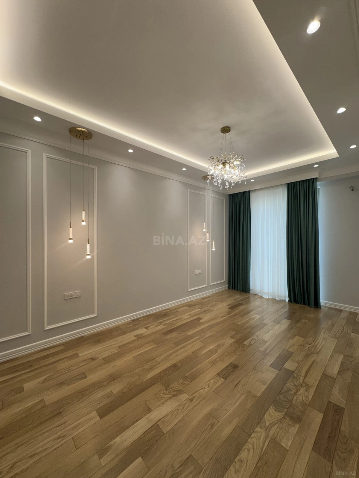 Satılır 4 otaqlı mənzil 180 m²