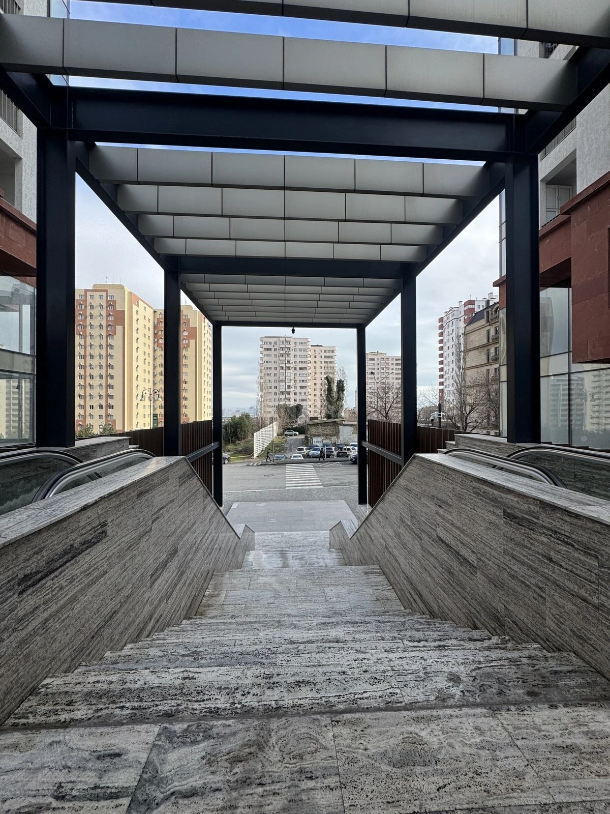 Satılır 4 otaqlı mənzil 180 m²