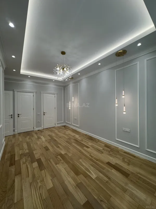Satılır 4 otaqlı mənzil 180 m²