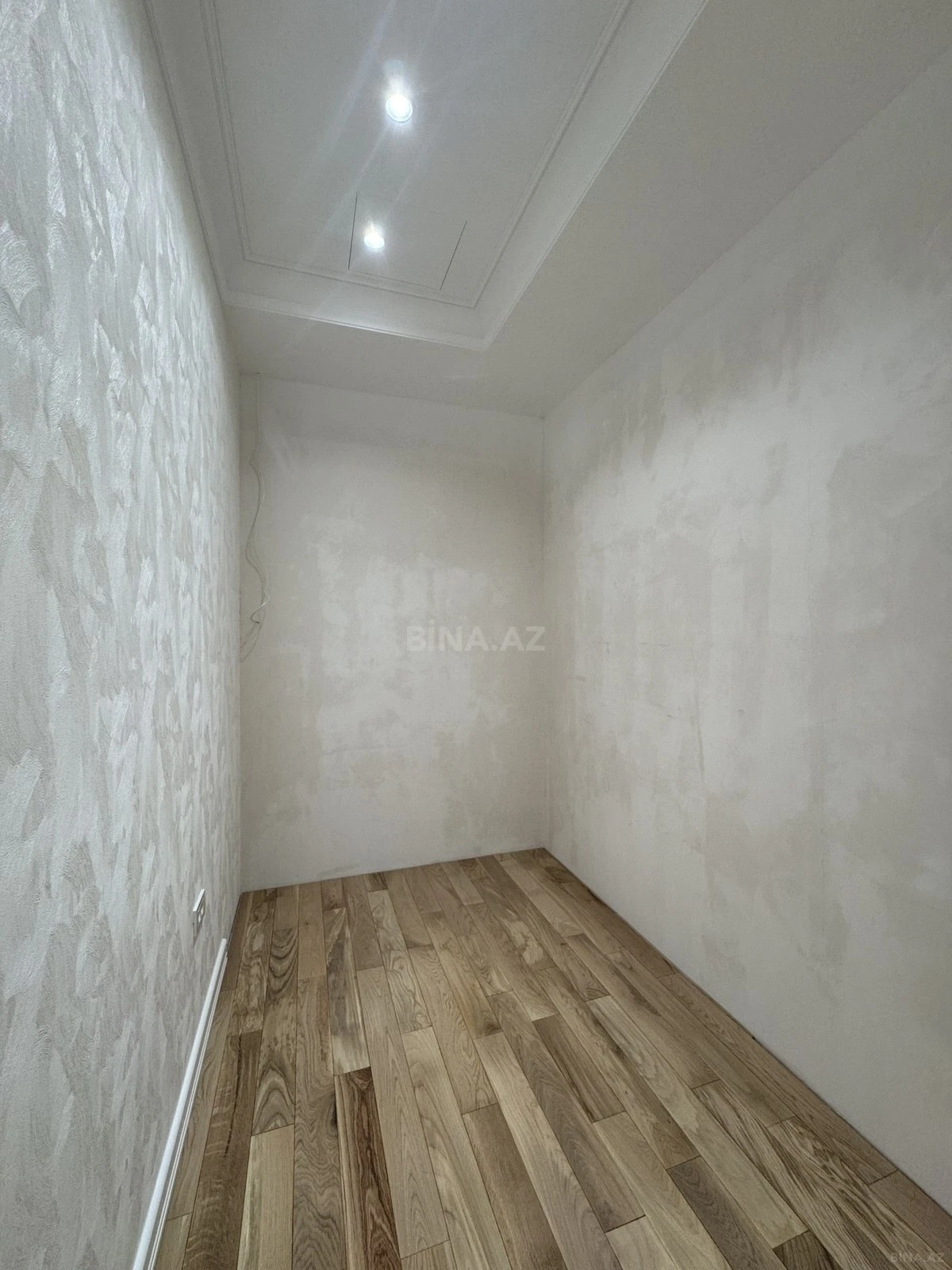 Satılır 4 otaqlı mənzil 180 m²