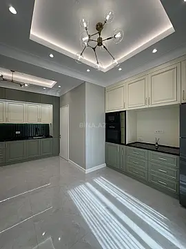 Satılır 4 otaqlı mənzil 180 m²