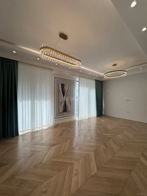 Satılır 4 otaqlı mənzil 180 m²