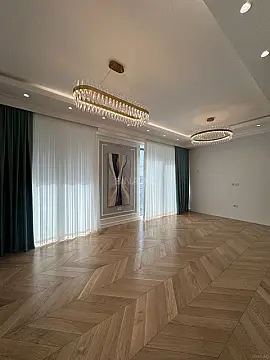 Satılır 4 otaqlı mənzil 180 m²