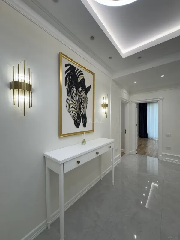 Satılır 4 otaqlı mənzil 180 m²