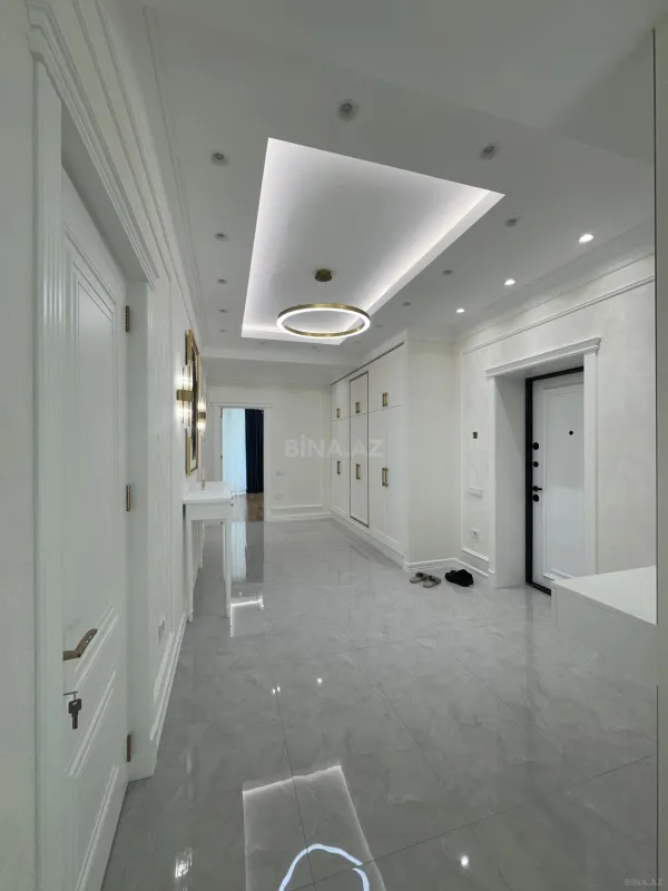 Satılır 4 otaqlı mənzil 180 m²