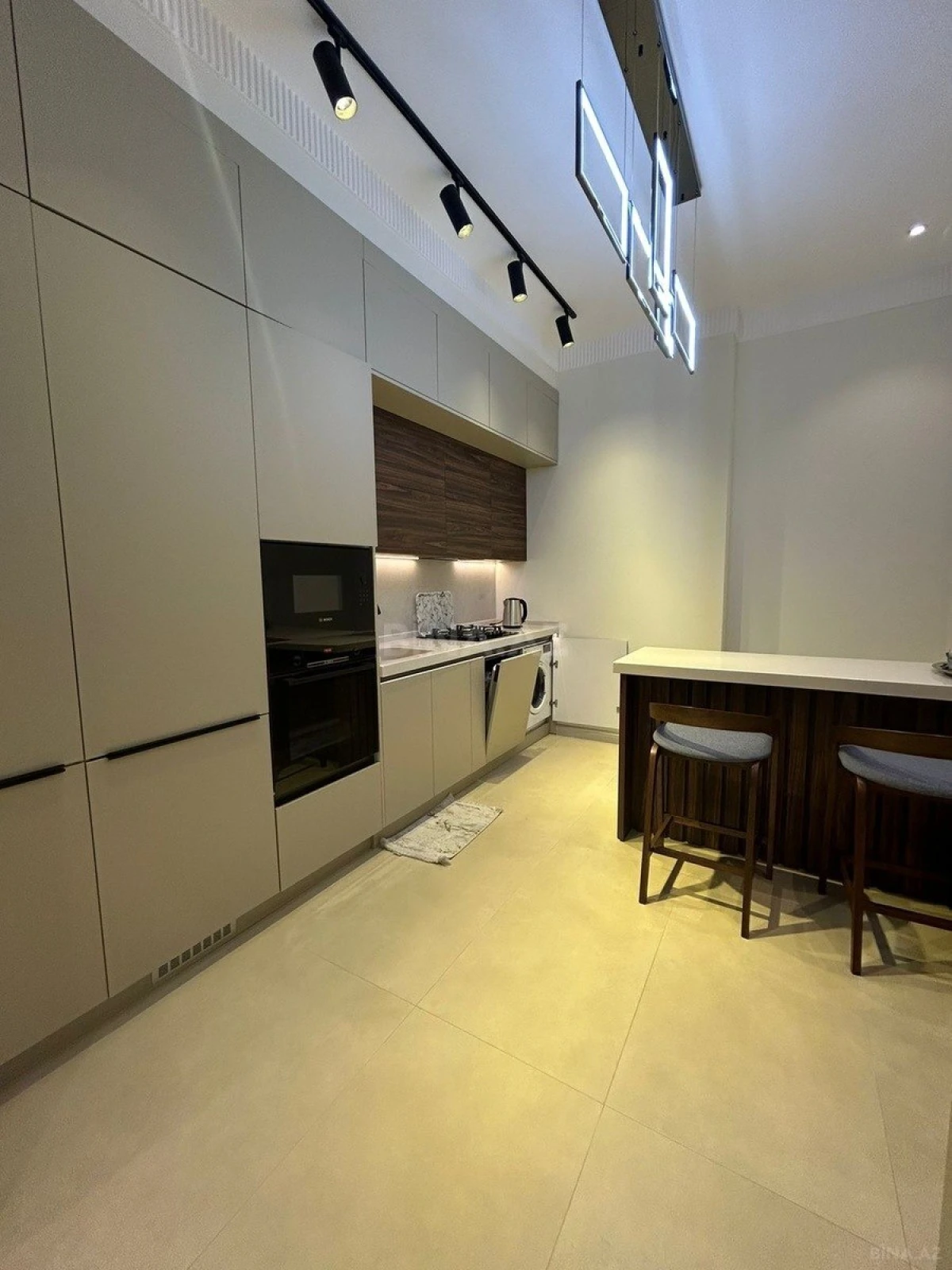Satılır 2 otaqlı mənzil 85 m²