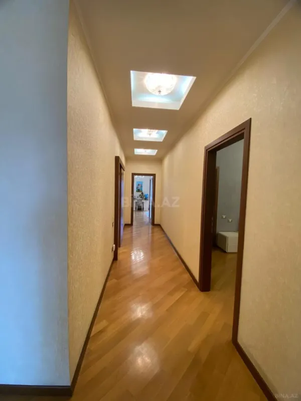 Satılır 6 otaqlı mənzil 290 m²