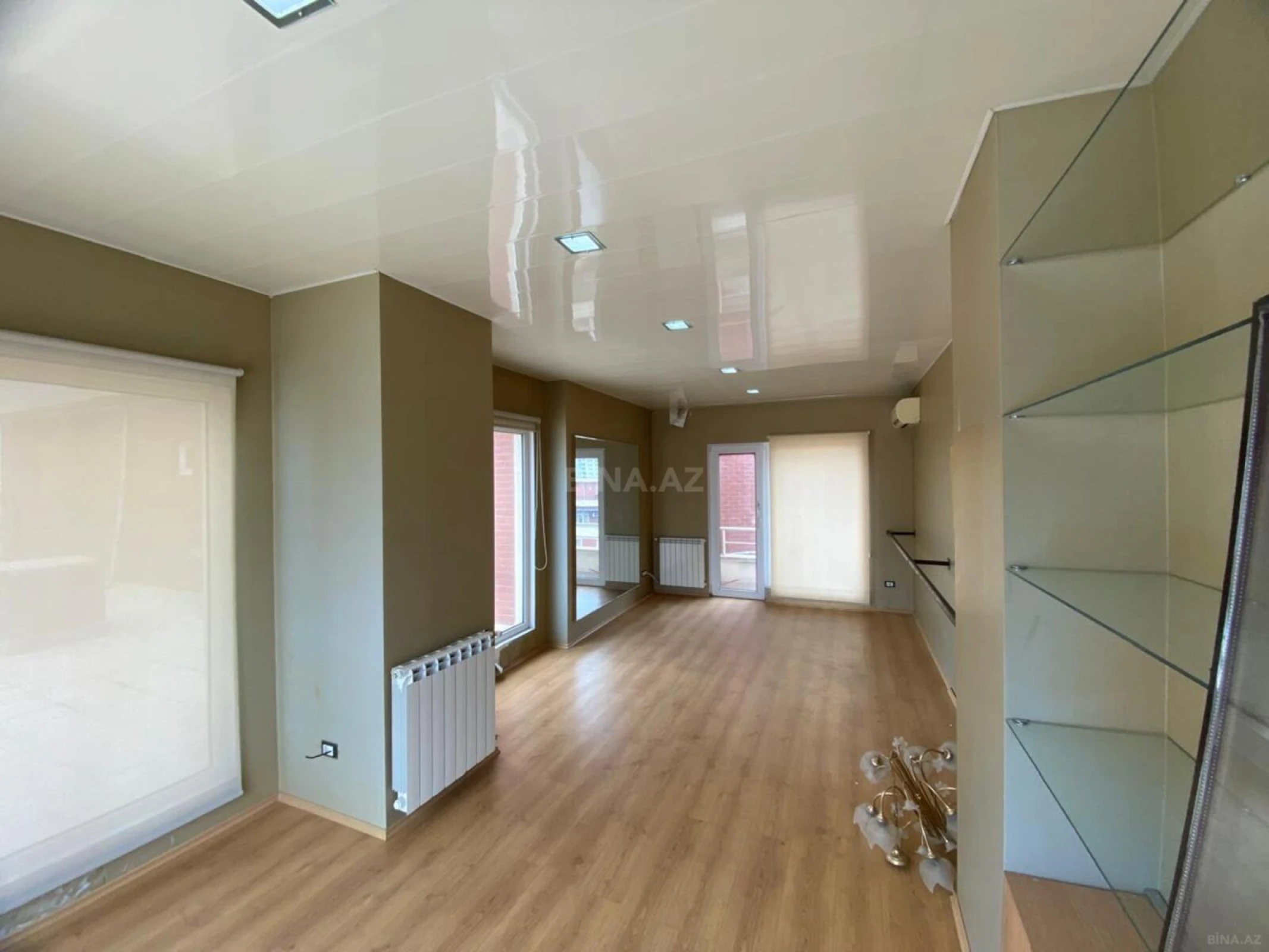 Satılır 6 otaqlı mənzil 290 m²