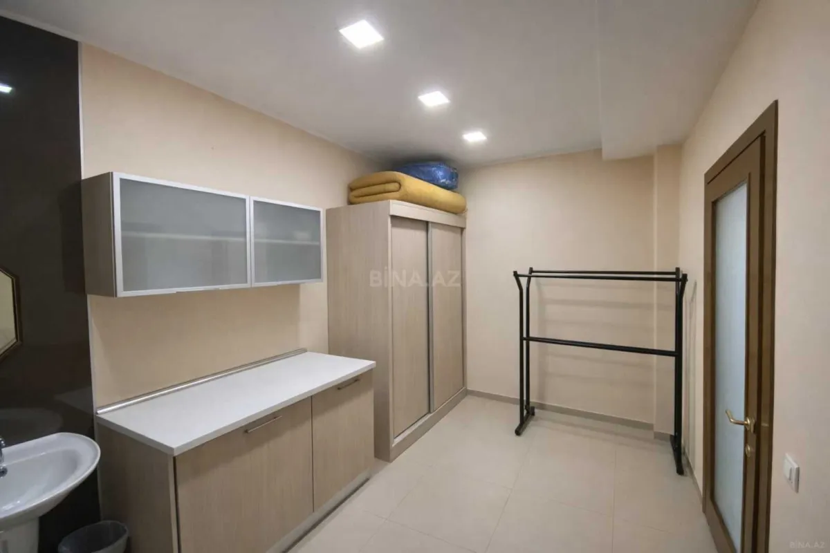 Satılır 6 otaqlı mənzil 290 m²