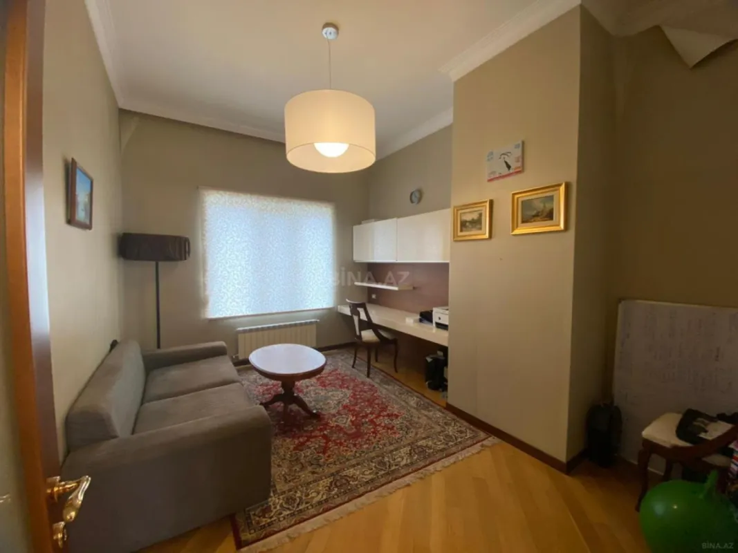 Satılır 6 otaqlı mənzil 290 m²