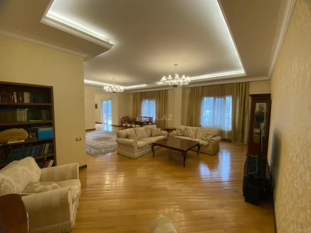 Satılır 6 otaqlı mənzil 290 m²