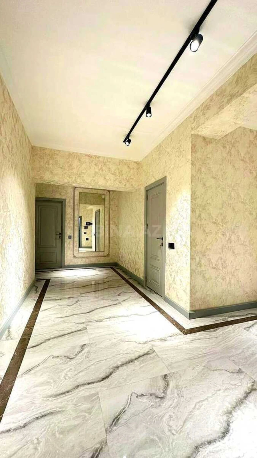 Satılır 2 otaqlı mənzil 79.5 m²