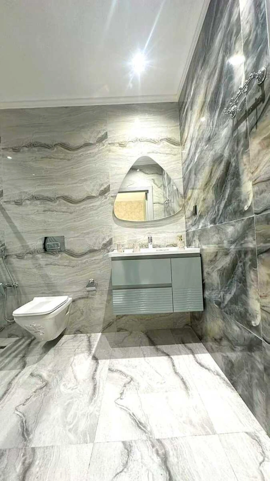 Satılır 2 otaqlı mənzil 79.5 m²