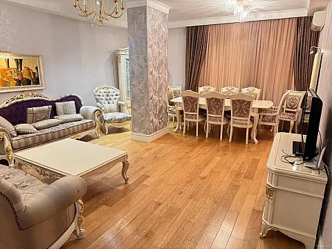 Satılır 4 otaqlı mənzil 186 m²