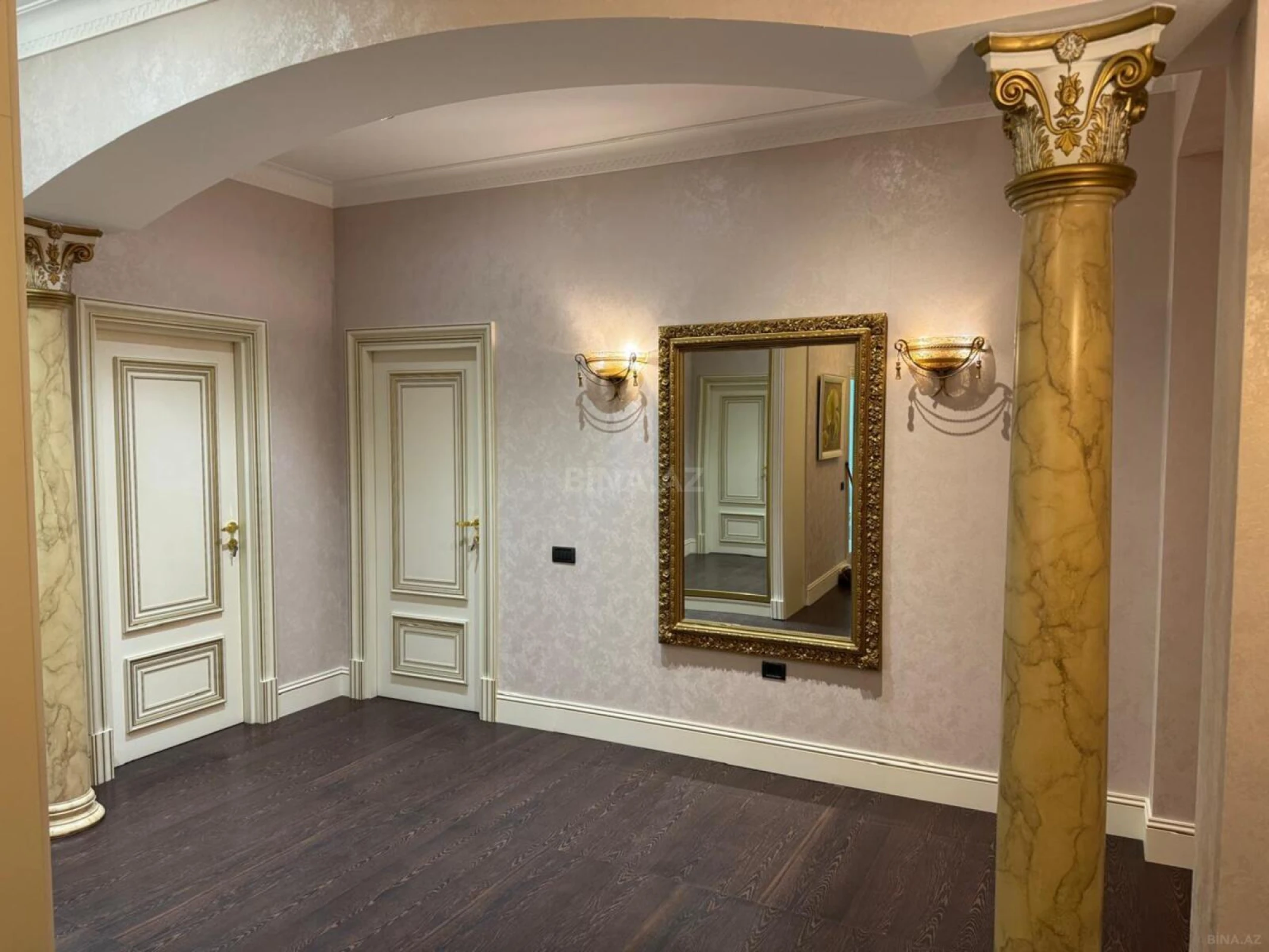 Satılır 4 otaqlı mənzil 186 m²