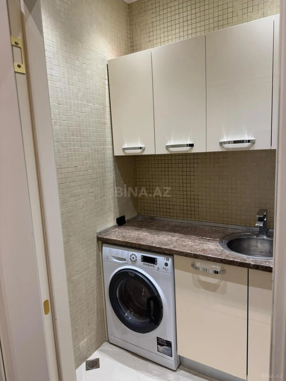 Satılır 4 otaqlı mənzil 186 m²