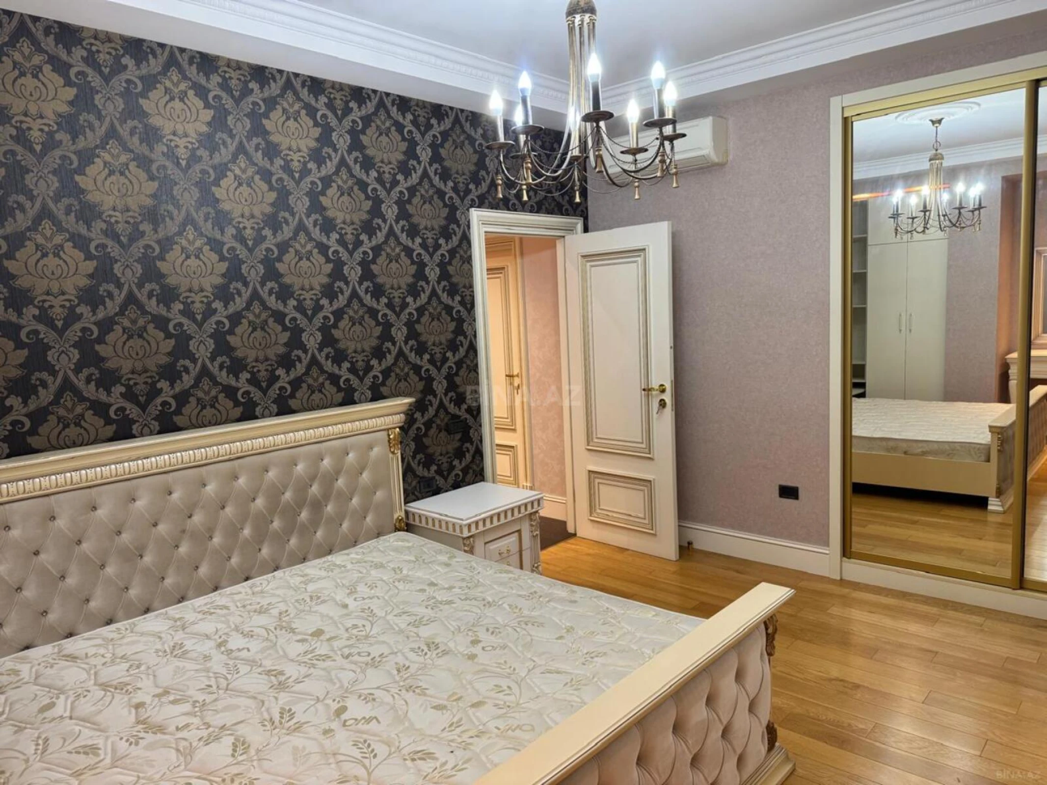 Satılır 4 otaqlı mənzil 186 m²