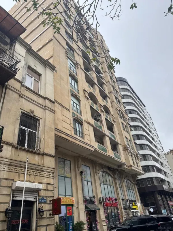 Satılır 4 otaqlı mənzil 186 m²