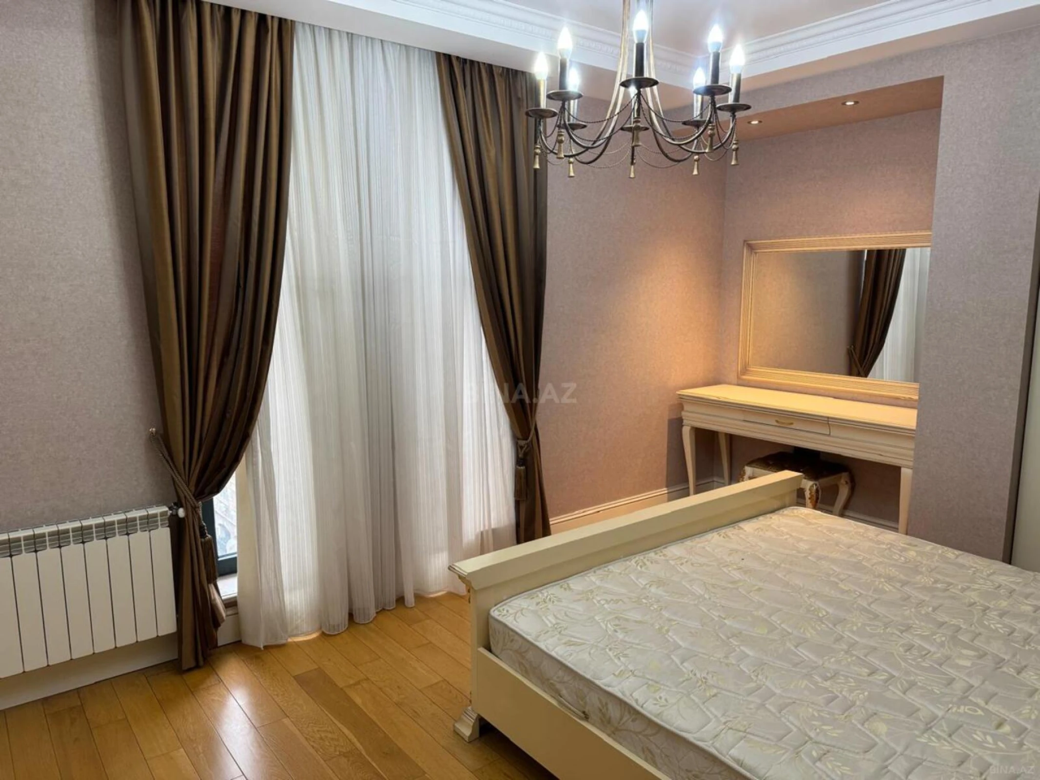 Satılır 4 otaqlı mənzil 186 m²