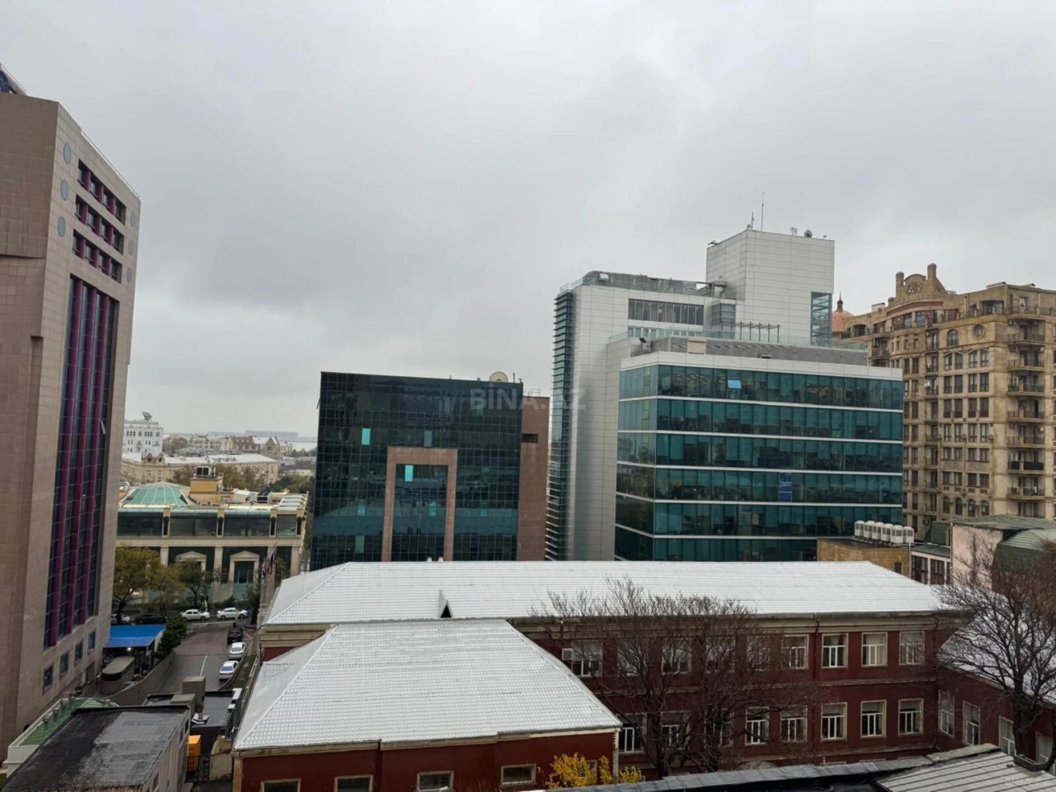 Satılır 4 otaqlı mənzil 186 m²