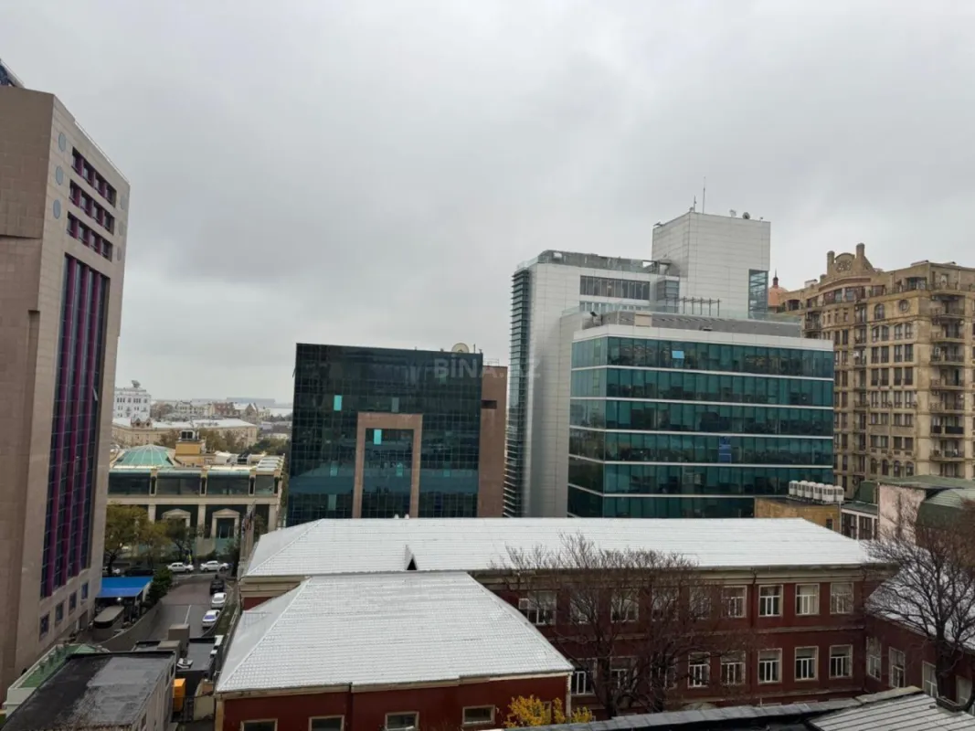 Satılır 4 otaqlı mənzil 186 m²