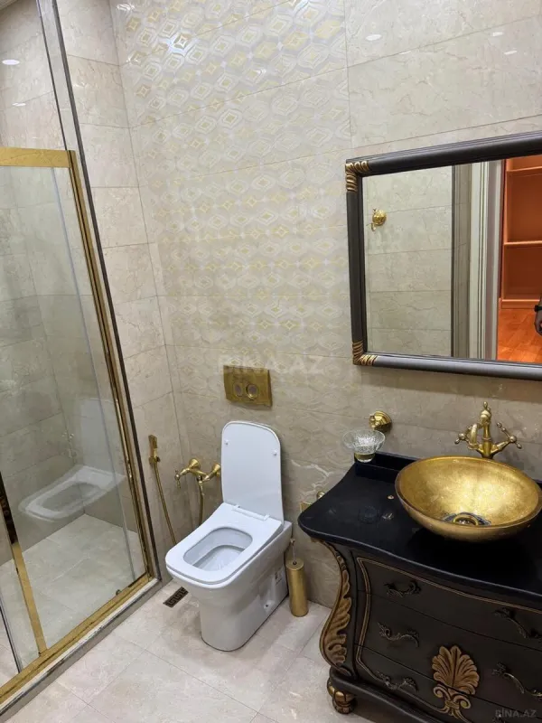 Satılır 4 otaqlı mənzil 186 m²