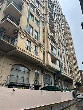 Satılır 4 otaqlı mənzil 186 m²