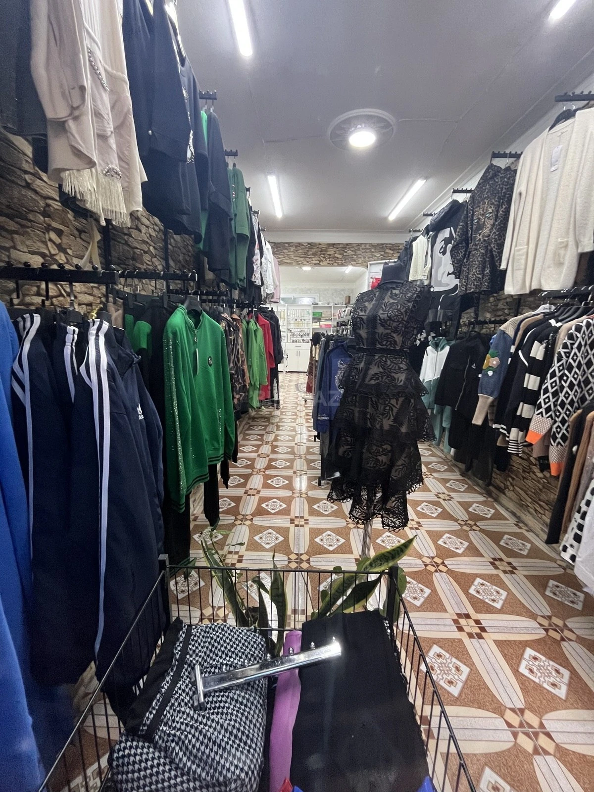 Satılır obyekt 44 m²