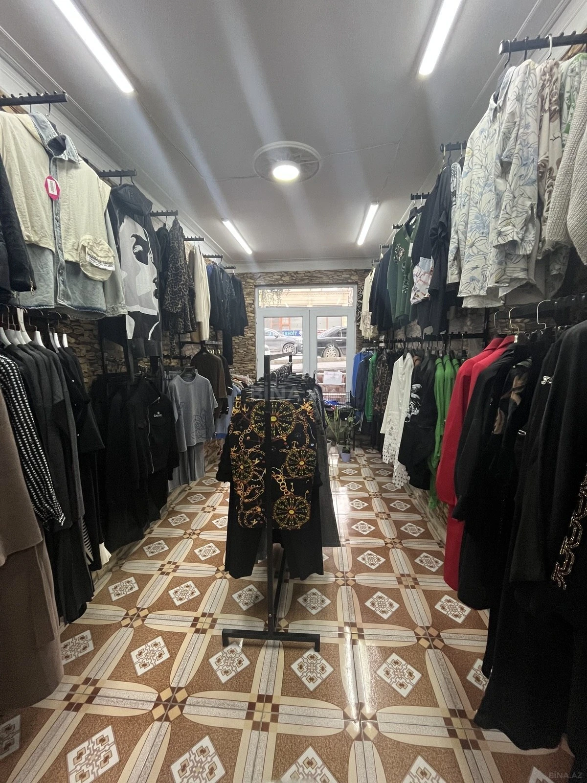 Satılır obyekt 44 m²