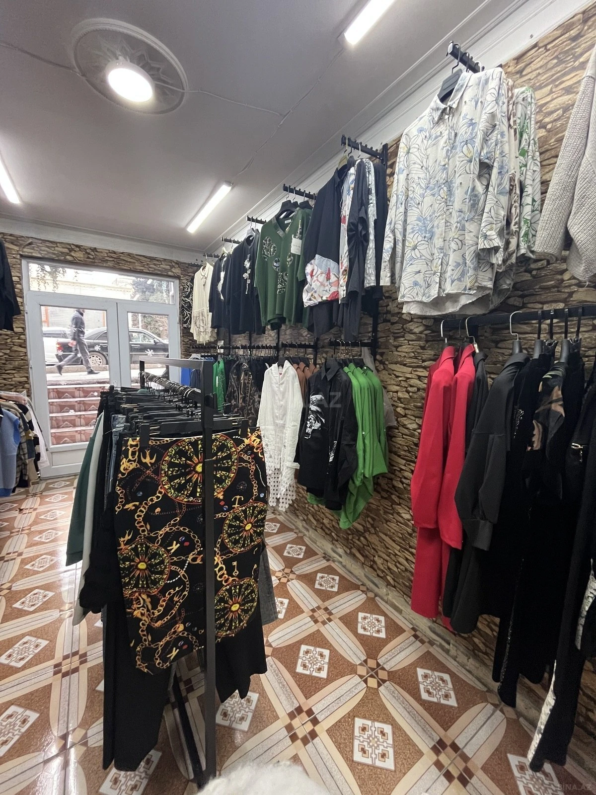 Satılır obyekt 44 m²