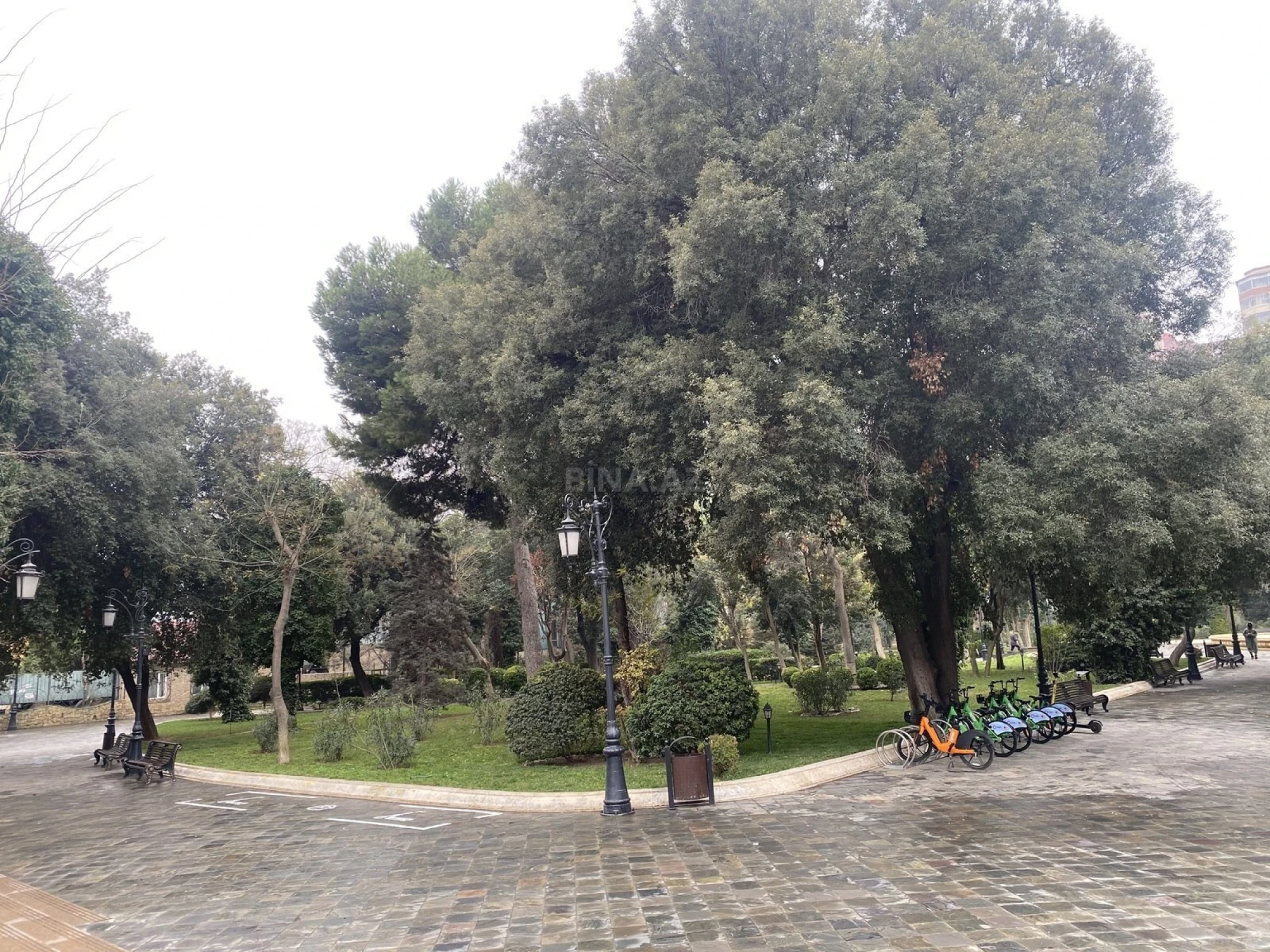 Satılır 3 otaqlı mənzil 121.5 m²