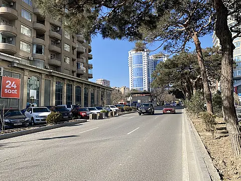 Satılır 3 otaqlı mənzil 121.5 m²