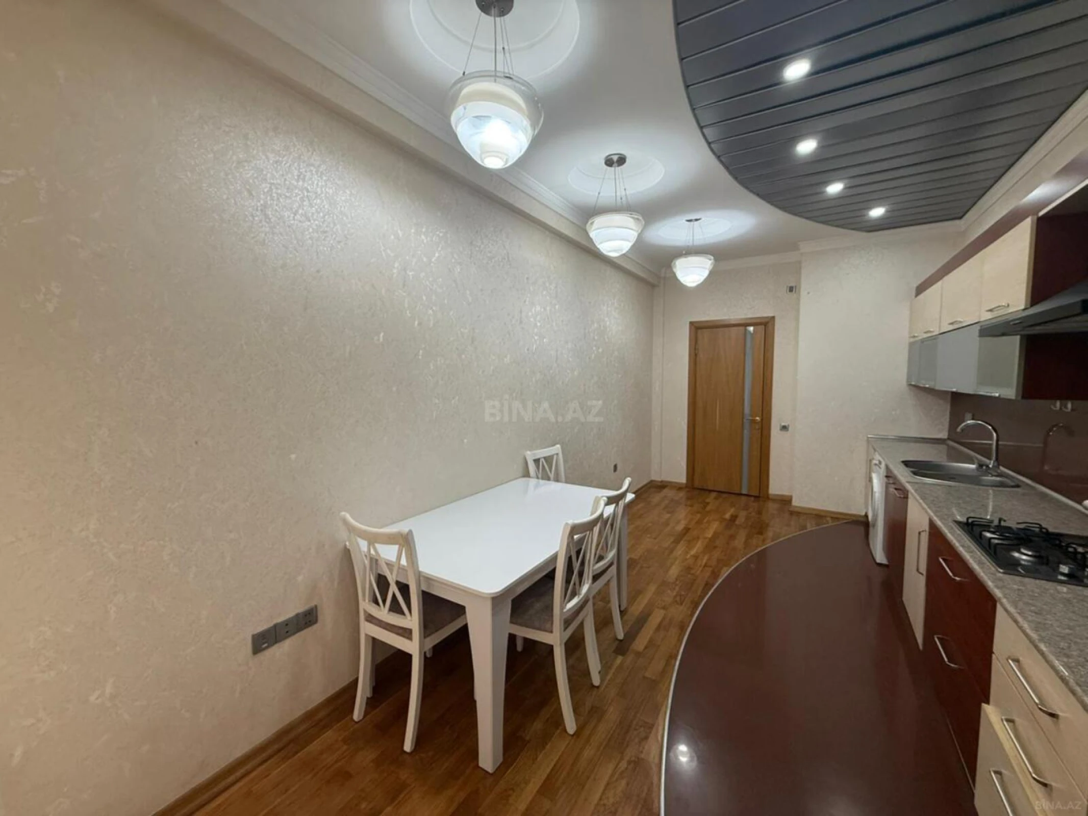 Kirayə verilir 3 otaqlı mənzil 130 m²