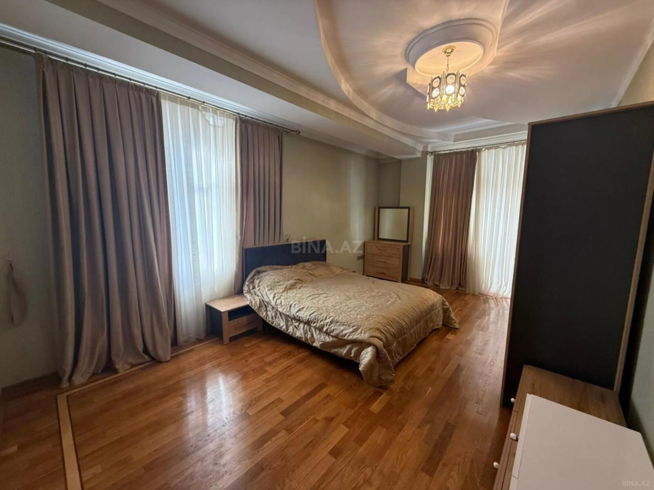 Kirayə verilir 3 otaqlı mənzil 130 m²
